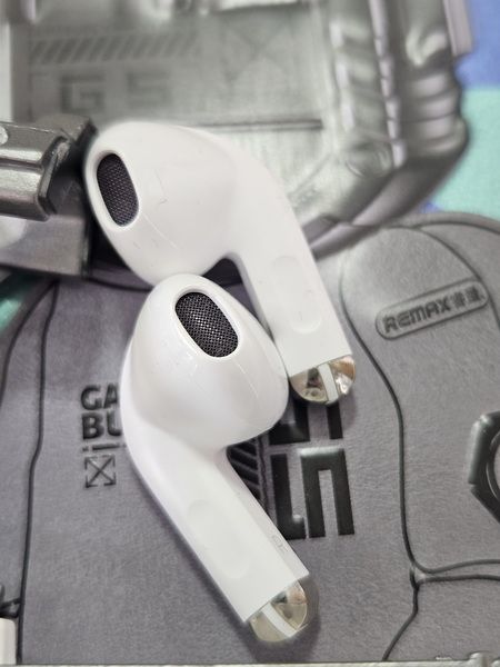Căști wireless Earbuds GS într-o carcasă metalică